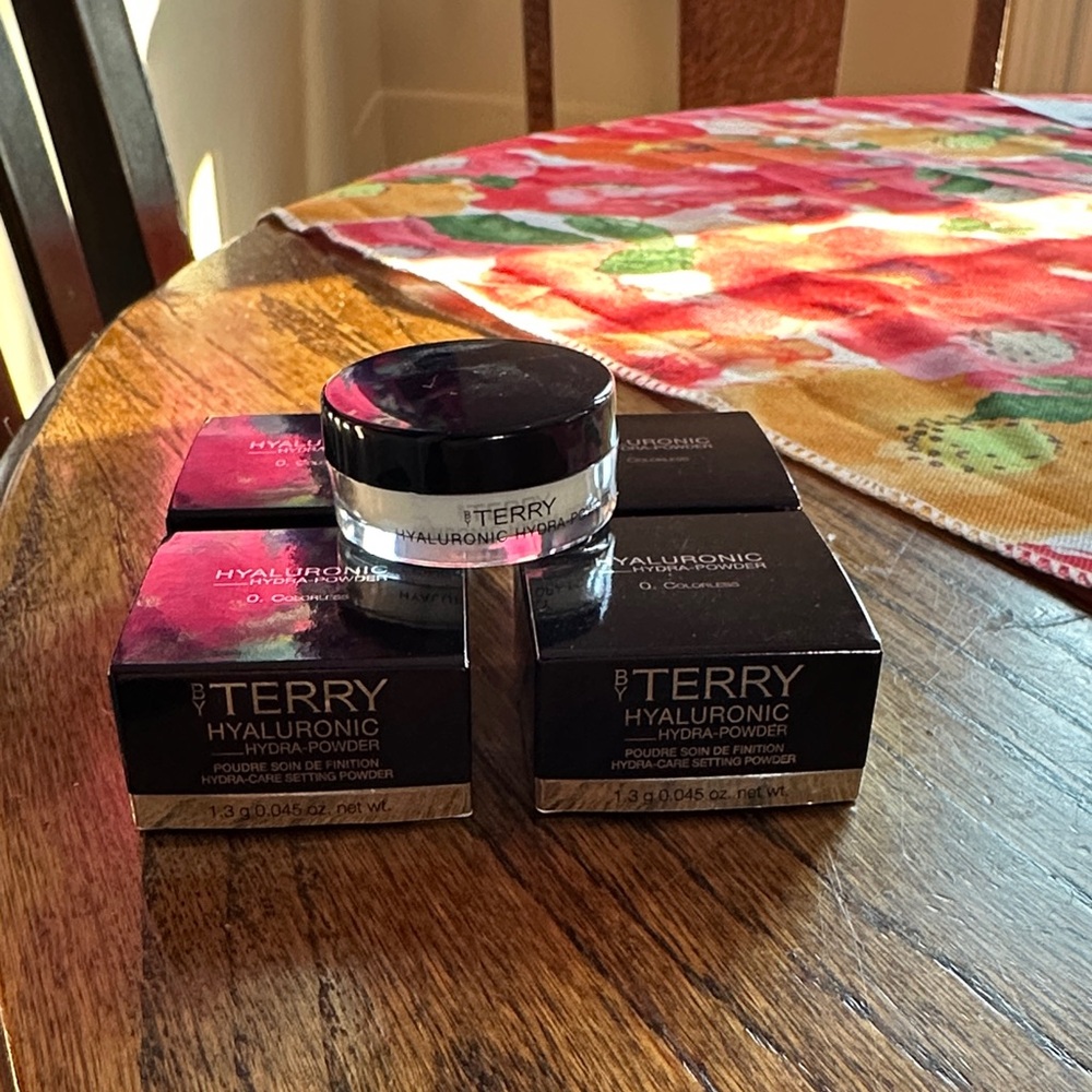 By Terry Hyaluronic Hydra-Powder. 1/order